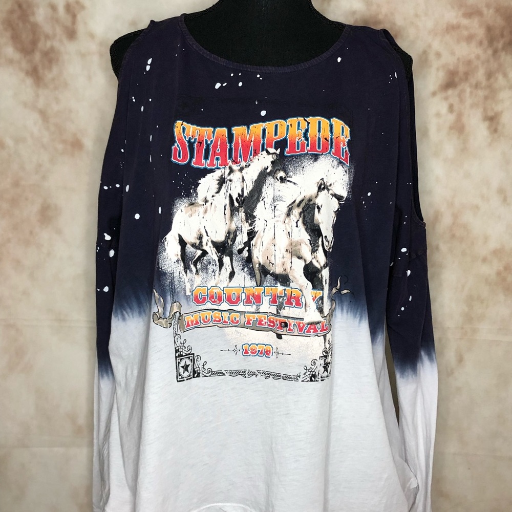 I.O.C. By Icons Cole shoulder shirt sz Medium